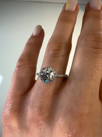 Round Brilliant Halo Diamond Engagement Ring