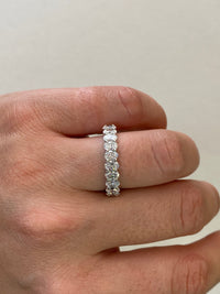 Oval Cut Diamond Half-Eternity Band