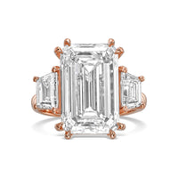 Emerald with Trapezoid Side Stones Diamond Engagement Ring