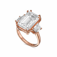 Emerald with Trapezoid Side Stones Diamond Engagement Ring