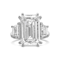 Emerald with Trapezoid Side Stones Diamond Engagement Ring