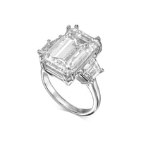 Emerald with Trapezoid Side Stones Diamond Engagement Ring